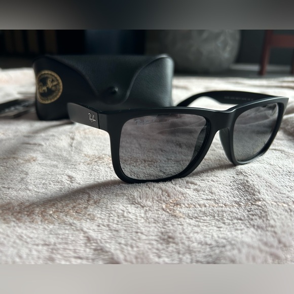 Ray-Ban Justin Sunglasses RB4165 Unisex - Picture 2 of 4
